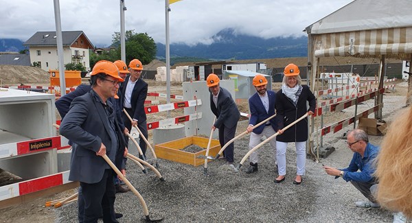 Pose de la 1ère pierre